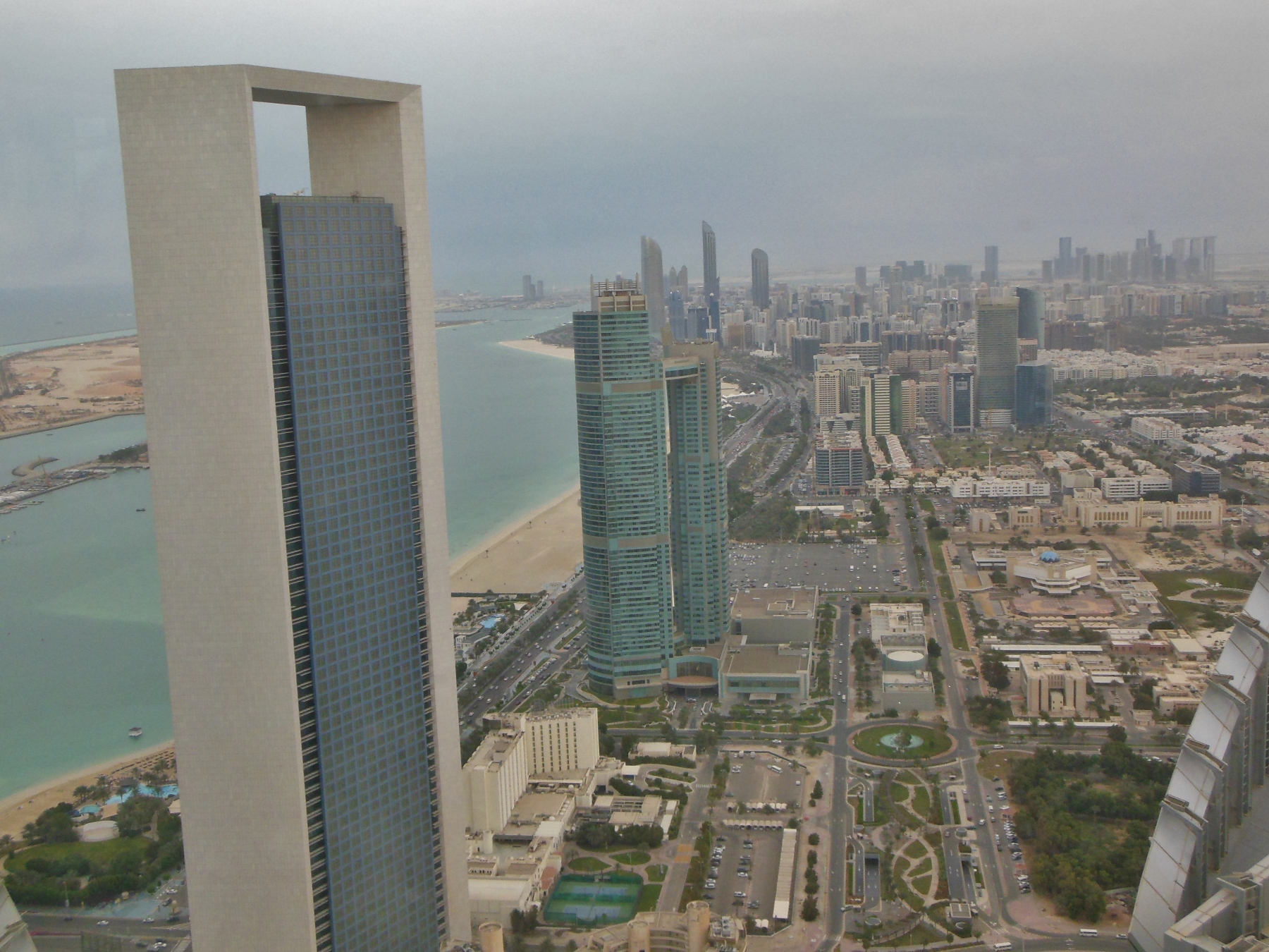 abu dhabi view from 74th floor of Ethihatet Tower (1800x1350) - Kopie