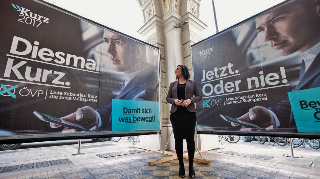Generalsekretärin Elisabeth Köstinger präsentiert die neue Plakate zur Nationalratswahl. 