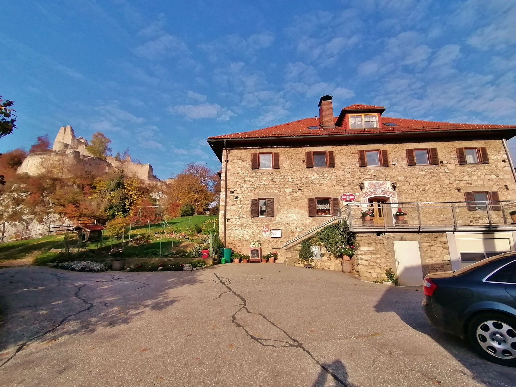 Rabenstein Riedstraße Goldener Herbst auf der Burgruine Rabenstein, bei der „Rinderschau auf ...